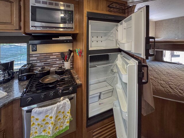 Image 10 for 027) RV Rental 27ft Springdale Bunk