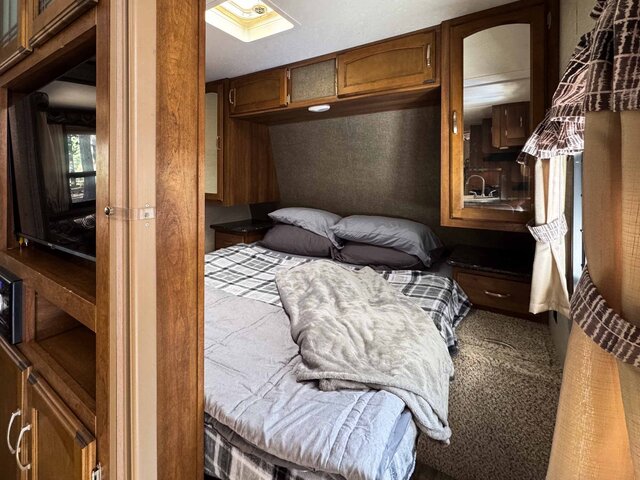 Image 4 for 027) RV Rental 27ft Springdale Bunk
