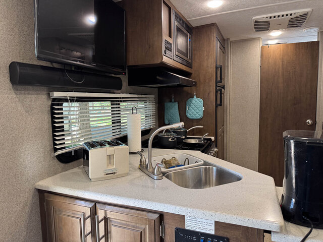 Image 5 for 025) RV Rental 26ft Mini Light