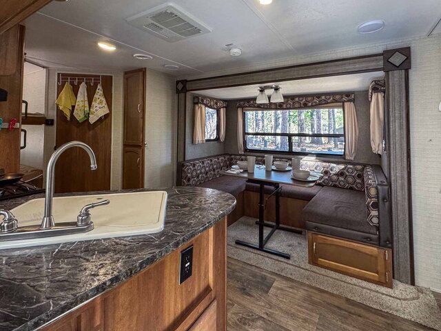 Image 2 for 027) RV Rental 27ft Springdale Bunk