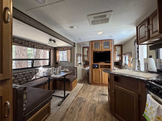Image 3 for 027) RV Rental 27ft Springdale Bunk