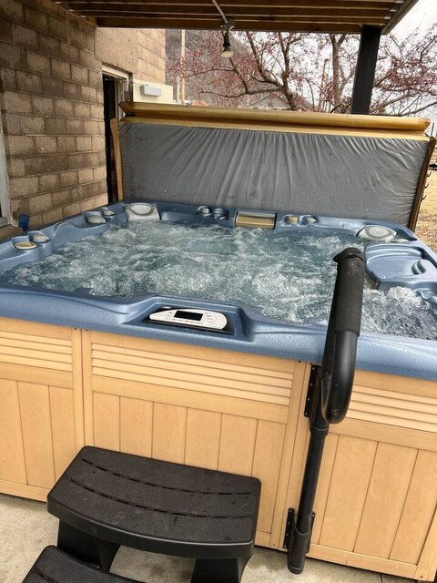 Image 4 for Dragonfly Loft, Hot Tub, River View