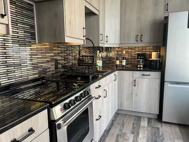 Image 24 for Dragonfly Loft, Hot Tub, River View