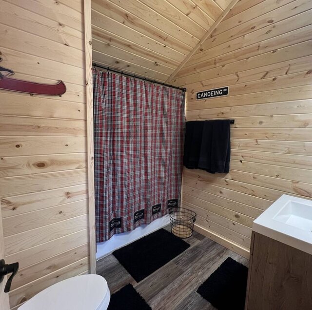 Image 7 for Dragonfly Nest, log cabin atmosphere, river view