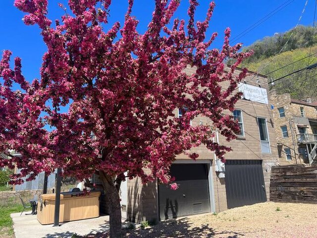 Image 11 for Dragonfly Loft, Hot Tub, River View