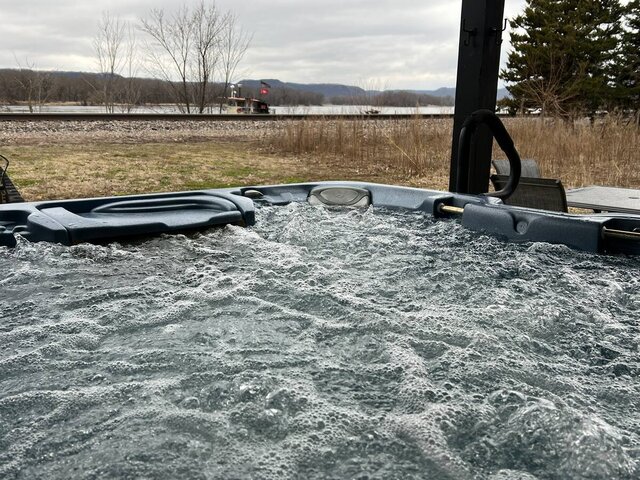 Image 6 for Dragonfly Loft, Hot Tub, River View