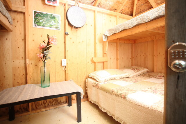 Image 4 for 028) Cabin