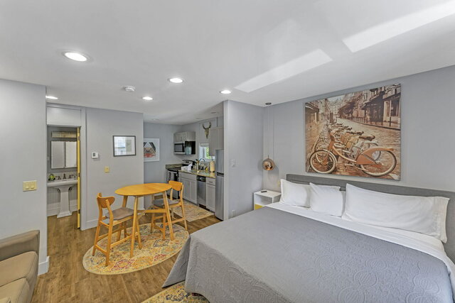 Image 2 for Apartment 11 - King Studio