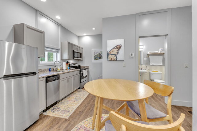 Image 6 for Apartment 10 - King Studio