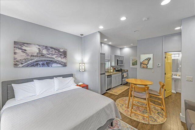 Image 1 for Apartment 10 - King Studio