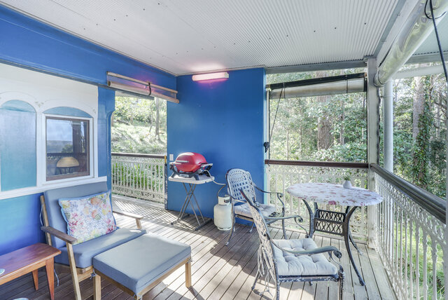 Image 13 for Train - Eastbound cabin