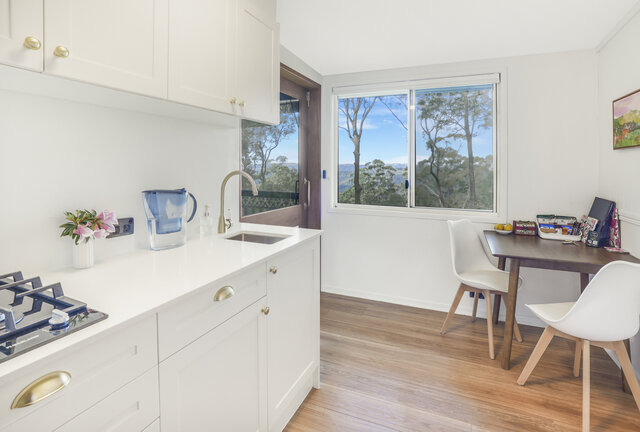 Image 8 for Train - Eastbound cabin