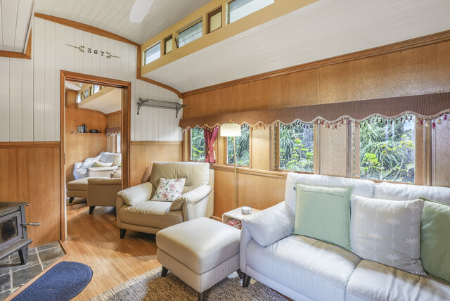 Image 4 for Train - Eastbound cabin