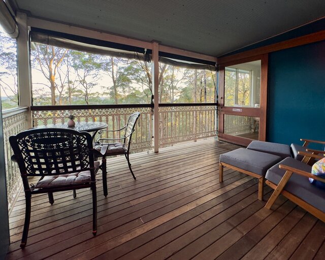 Image 20 for Train - Eastbound cabin