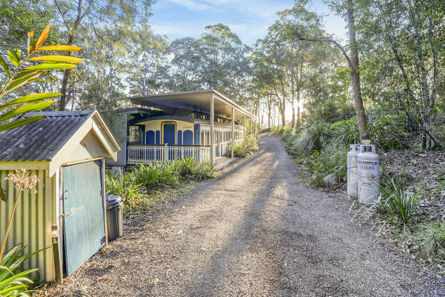 Image 14 for Train - Eastbound cabin