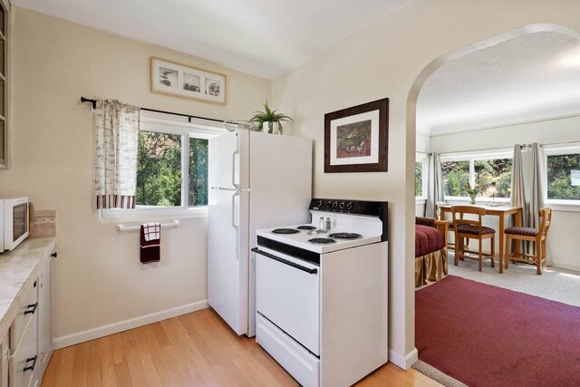 Image 2 for Suite #3