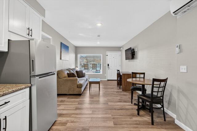 Image 4 for Two Bed Suite w. Sleeper Sofa, Pool View 1st Floor