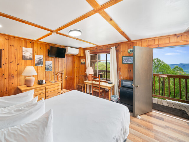 Image 8 for 05. Balcony Room