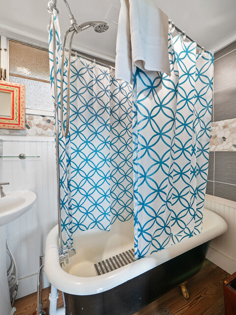 Image 7 for 05. Balcony Room