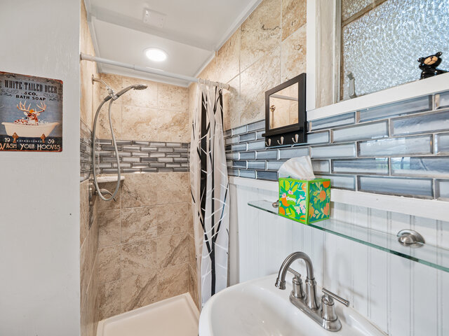 Image 9 for 06. Balcony Room