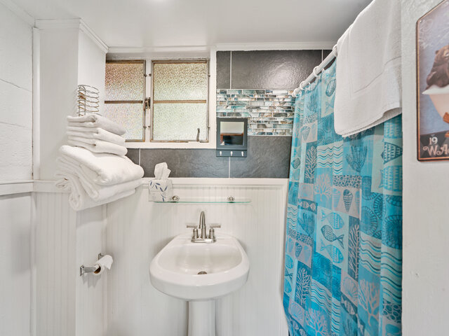 Image 5 for 04. Balcony Room