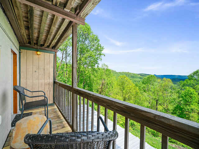Image 7 for 06. Balcony Room
