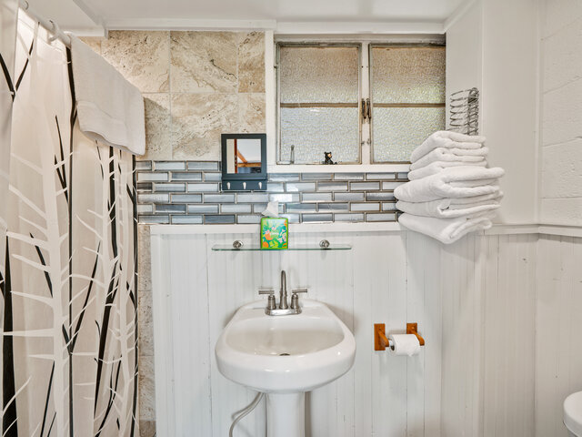 Image 8 for 06. Balcony Room