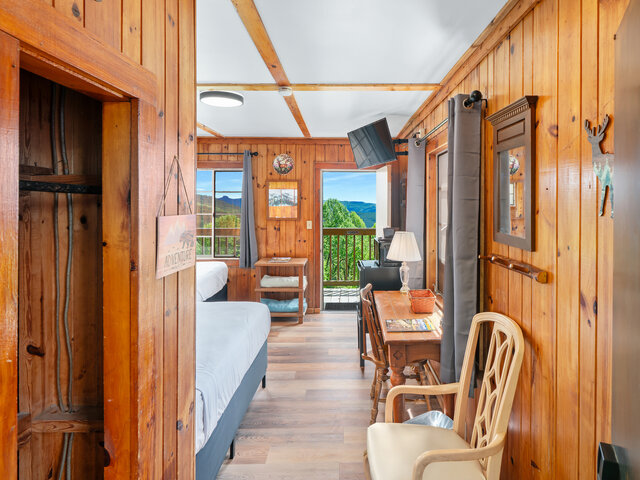 Image 9 for 09. Balcony Room