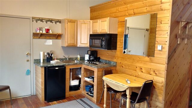 Image 2 for 03) Luxury Cabins # 8