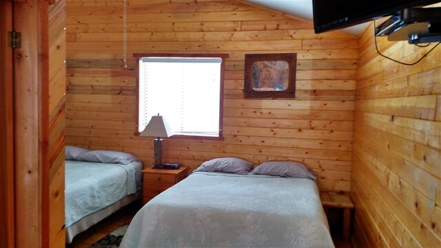 Image 4 for 03) Luxury Cabins # 8