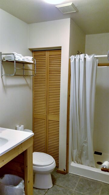 Image 5 for 03) Luxury Cabins # 8