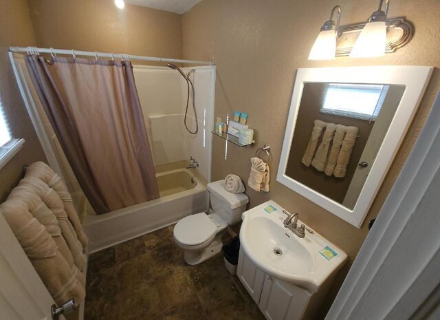 Image 3 for 2-QUEEN RM @ MOTEL IN TOWN