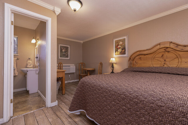 Image 2 for 1-KING RM @ MOTEL IN TOWN