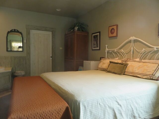Image 4 for 05) Gulf Coast (King) Suite