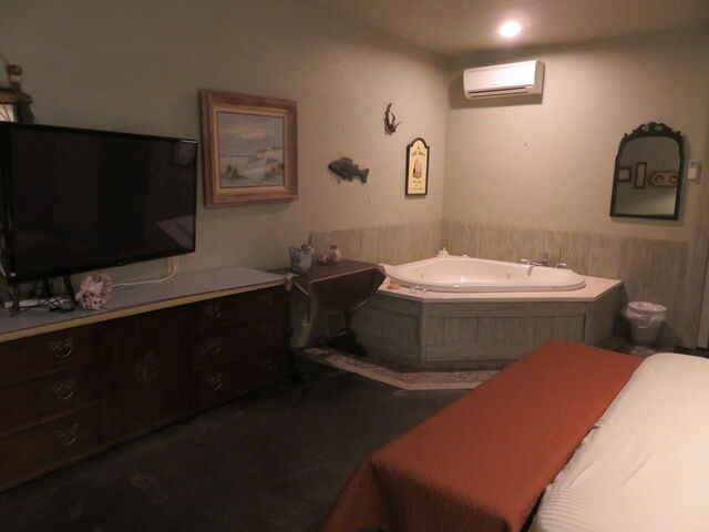 Image 9 for 05) Gulf Coast (King) Suite