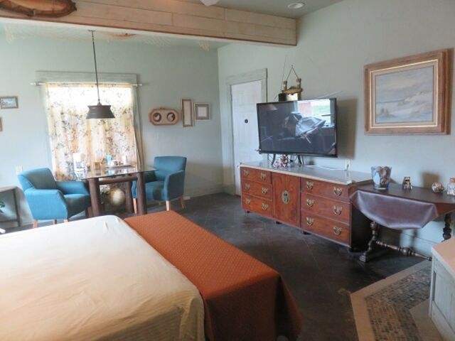 Image 5 for 05) Gulf Coast (King) Suite