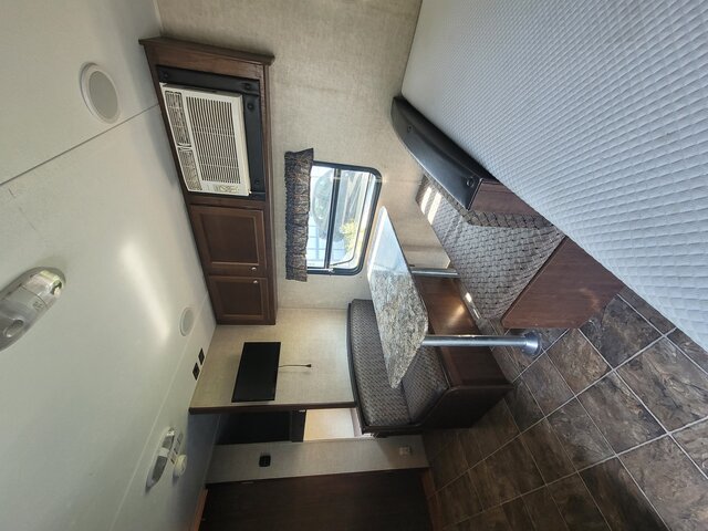 Image 4 for 17 Ft Bunkie