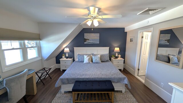 Image 6 for 28 Deluxe King Partial Lake View Suite