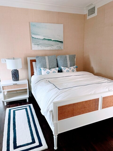 Image 2 for 08 Deluxe Lake view Suite