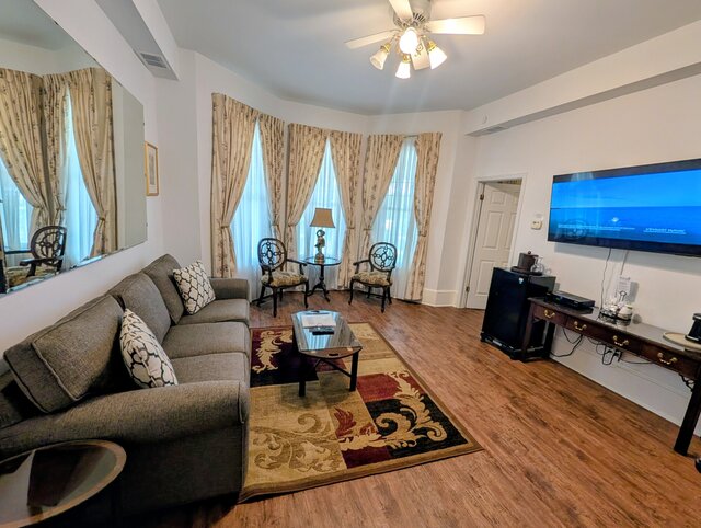 Image 1 for 18 Deluxe King Suite