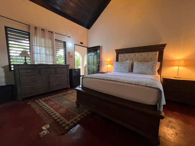 Image 3 for The Saida Room