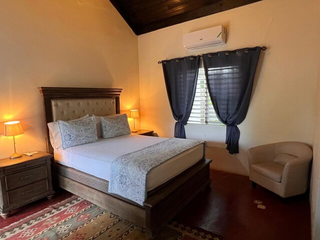 Image 4 for The Saida Room