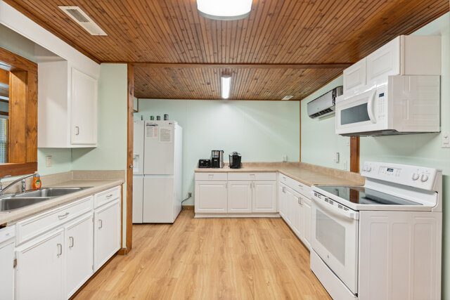 Image 8 for Sandy Feet Retreat