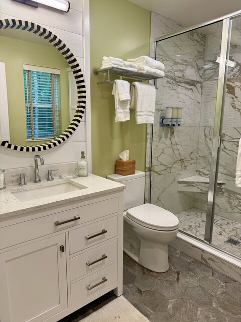 Image 9 for Elisha's Suite #2 (Green)
