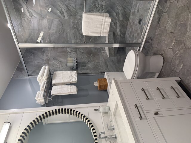Image 9 for Elisha's Suite #1 (Blue)