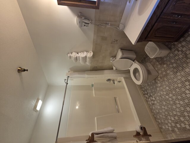 Image 6 for Rm 31-2nd Floor Marina River View/Queen Bed-Jac/FP