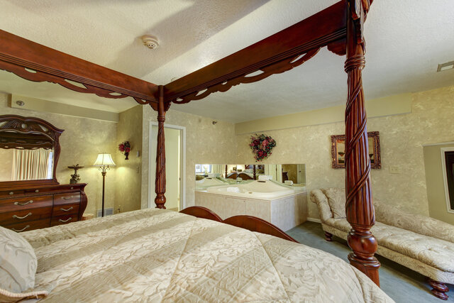 Image 2 for Room 8 - 2nd Floor  King Bed - xtra Large Jacuzzi