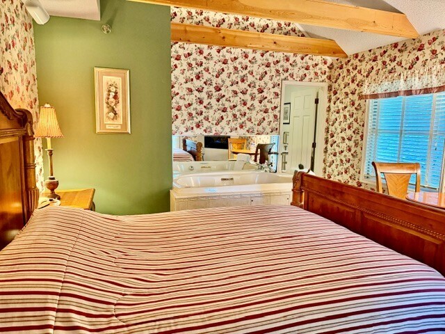 Image 1 for Room 6 - 2nd Floor - Queen Bed - Jacuzzi