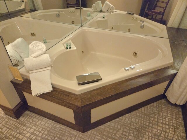 Image 3 for Room 23 - 2nd Floor - Queen Bed Jacuzzi/Fireplace