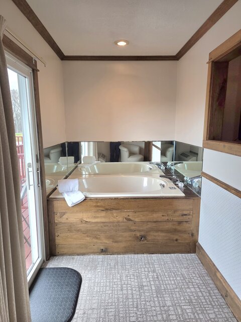 Image 3 for Rm 29-2nd Floor-Marina/River View-Q BedJacuzziFP